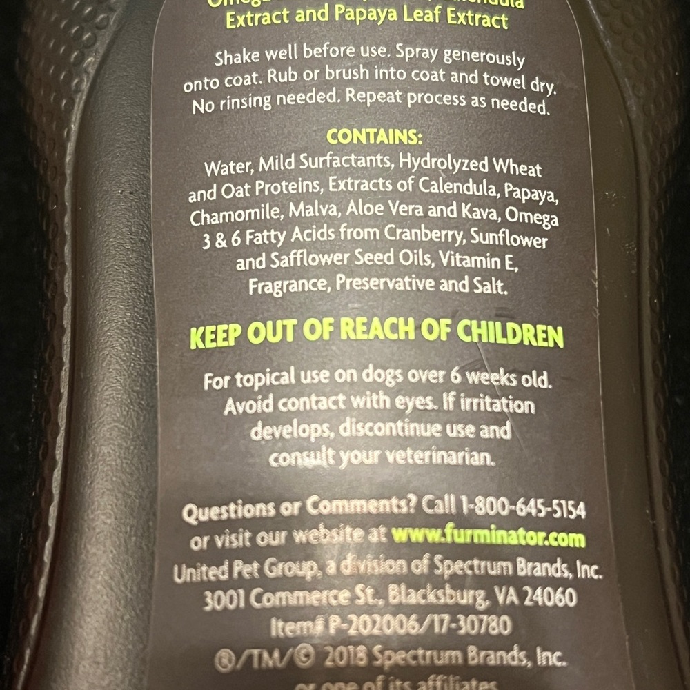FURminator Black and Yellow deShedding Waterless Spray for Dogs - Picture 2 of 11
